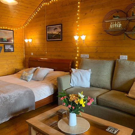 Cherry Cabin - Little Log Cabin In Wales Bettws Cedewain Kültér fotó